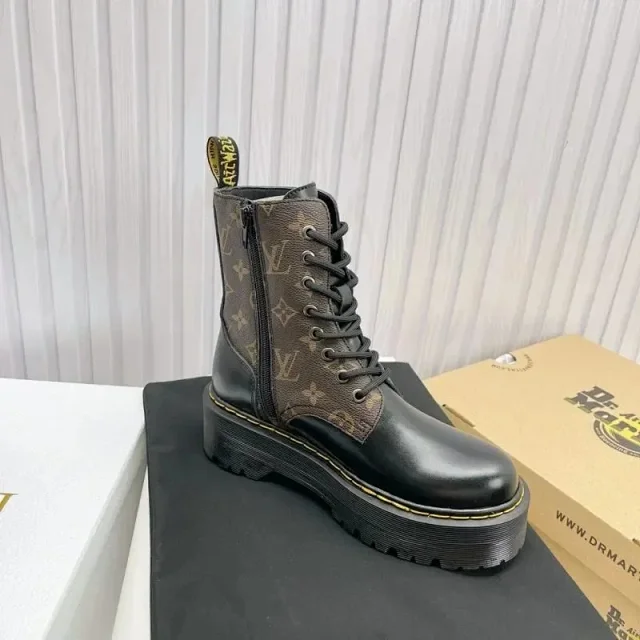 Dr. Martens Boots Fur-Lined Lace-Up Ankle product detail image 8