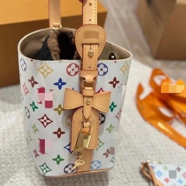 Louis Vuitton Shoulder Bags Multicolor Monogram Bucket Bag product detail image 2