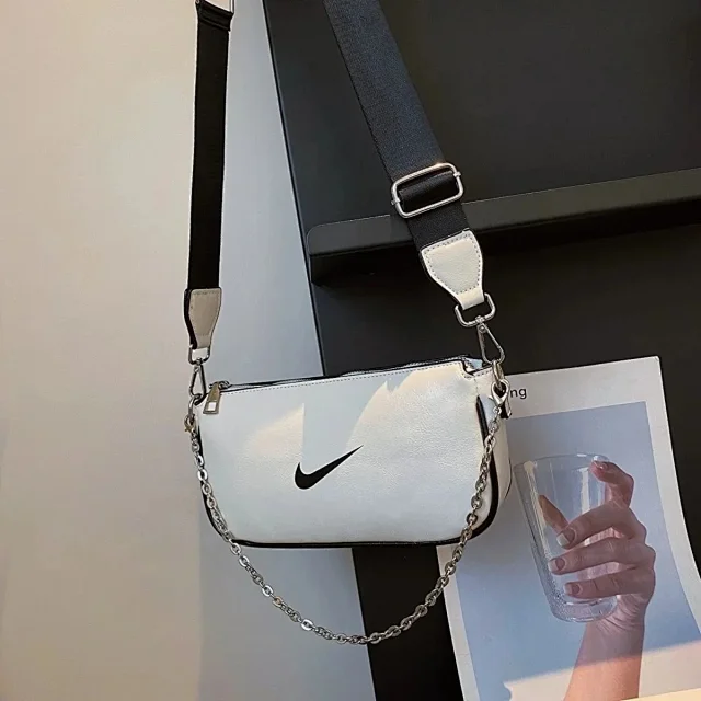 Nike Crossbody Bags Chain-Detail Wide-Strap Bag product detail image 3