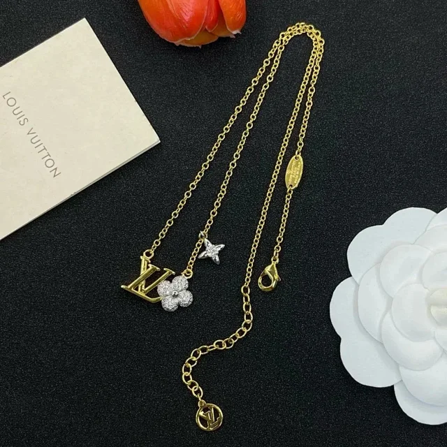 Louis Vuitton Jewelry Gold LV Flower Charm Necklace product detail image 4