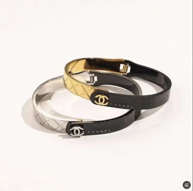 Chanel Jewelry Quilted Hinged Bangle Bracelet product detail image 2