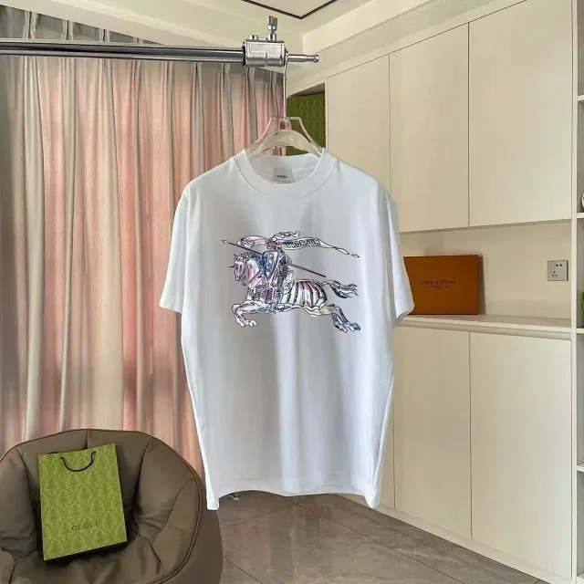 Burberry T-Shirts Short-Sleeve Graphic Print T-Shirt product detail image 6
