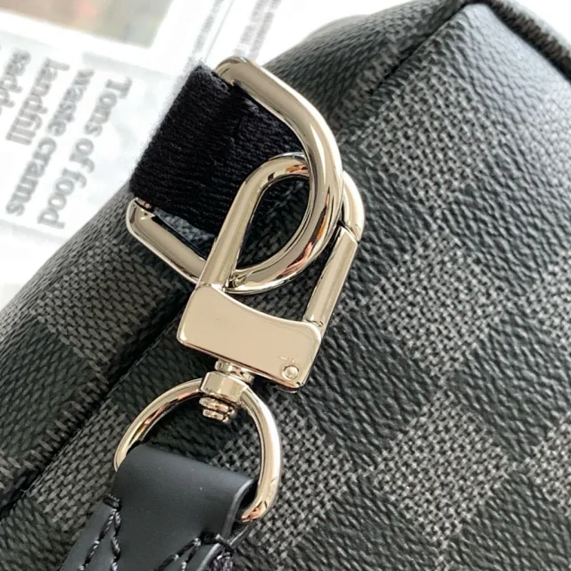 Men's 2025 Fashion Sling Bag Detail