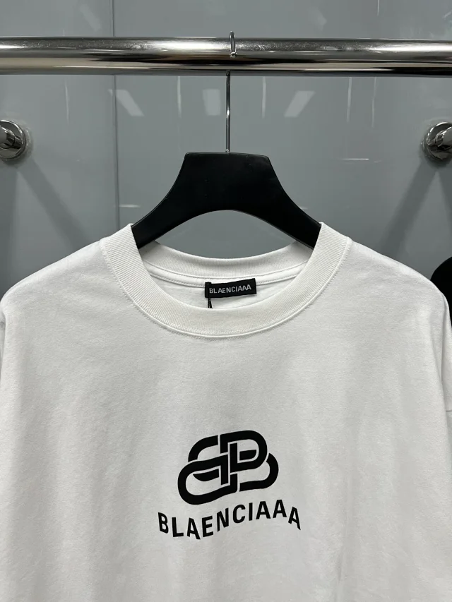 24SS B Padlock Logo Unisex Tee Detail
