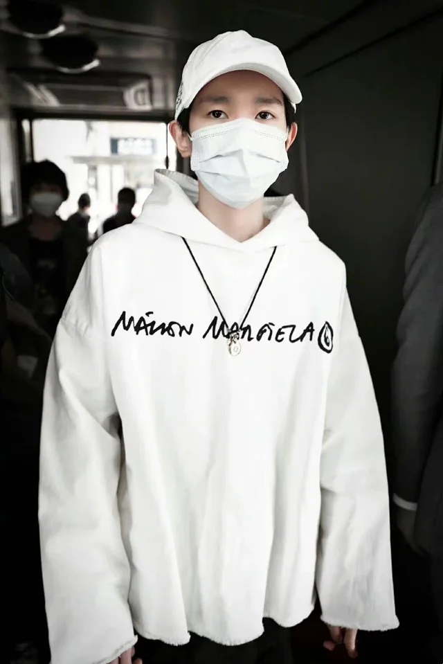 Maison Margiela Unisex Distressed Denim Hoodie Detail