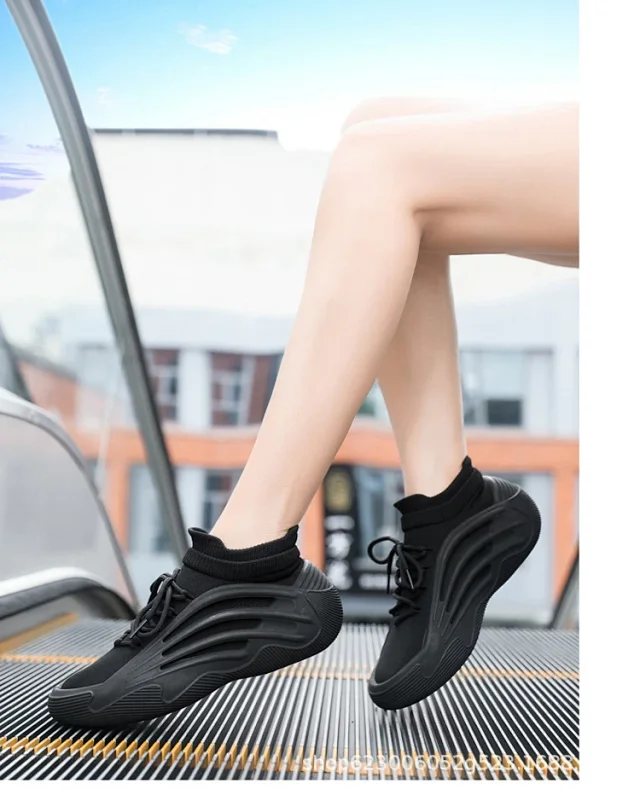 Lightweight Flyknit Women's Sneakers Detail