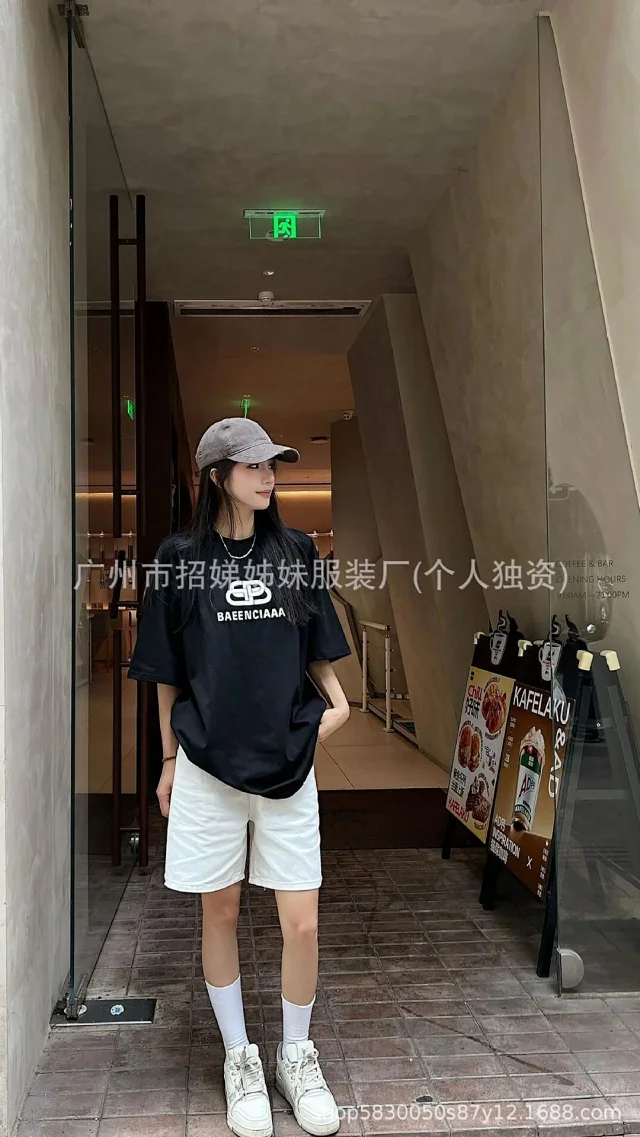 24SS B Padlock Logo Unisex Tee Detail