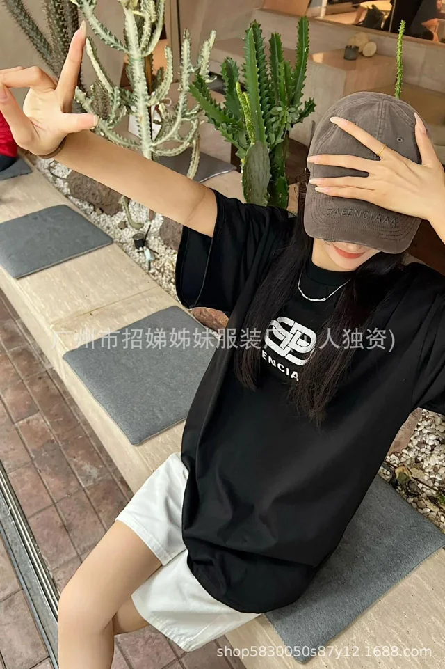 24SS B Padlock Logo Unisex Tee Detail