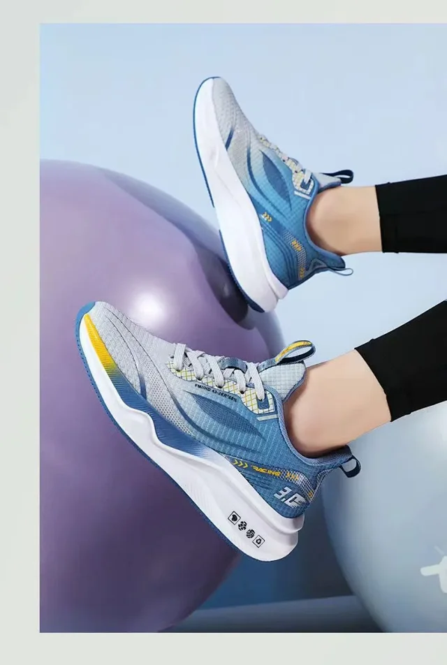 Men's Spring 2025 Knit Soft Lightweight Runner Style Detail
