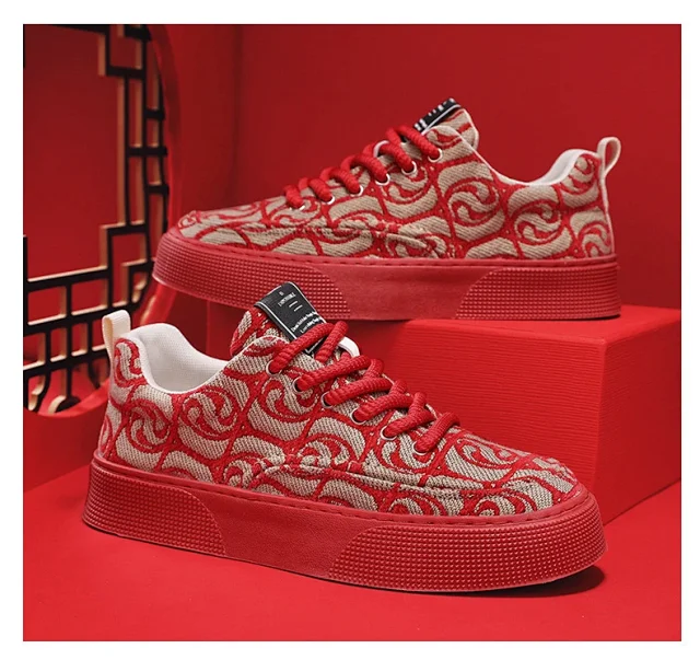 Men's Plus Size Embroidered Canvas Low-Tops Detail