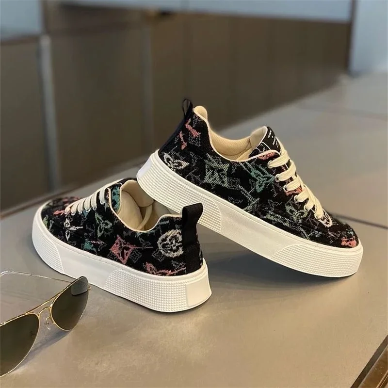 Men's Retro Graffiti Canvas Sneakers
