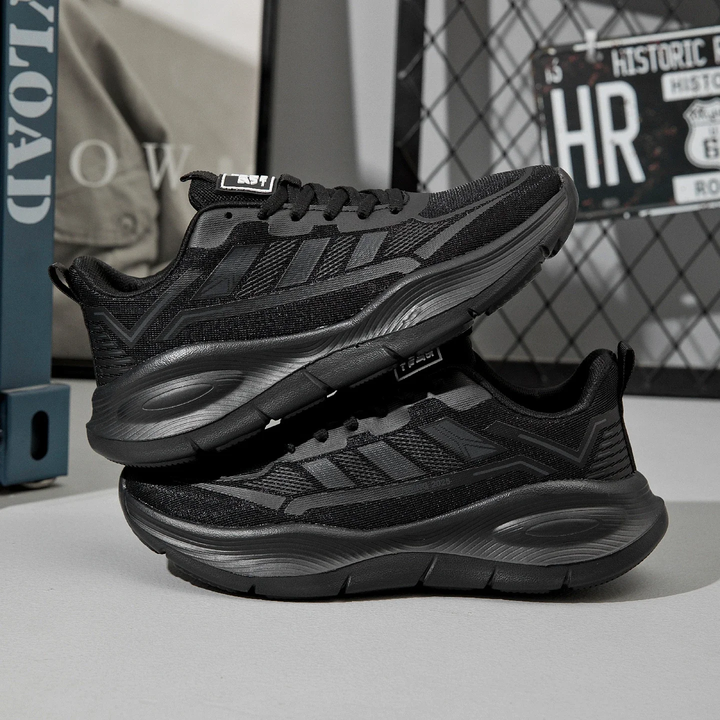 25 Fall Couples Lightweight Running Sneakers
