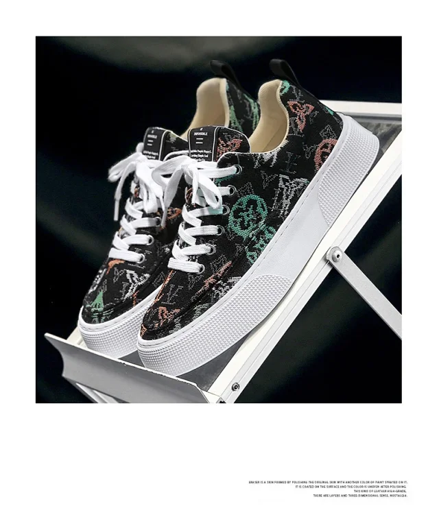 Men's Retro Graffiti Canvas Sneakers Detail