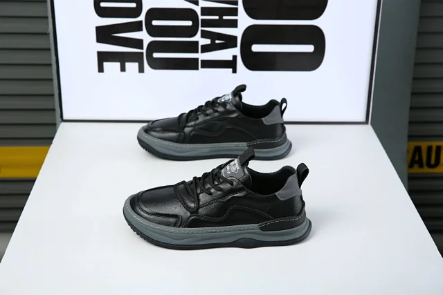 2025 Men's Casual Sneakers All-Season Breathable Anti-Odor Detail