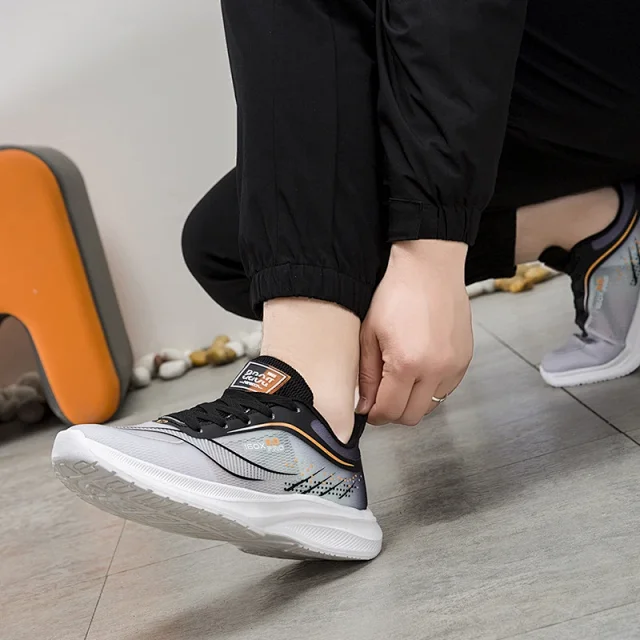 Youth Men's Breathable Mesh Running Shoes Detail