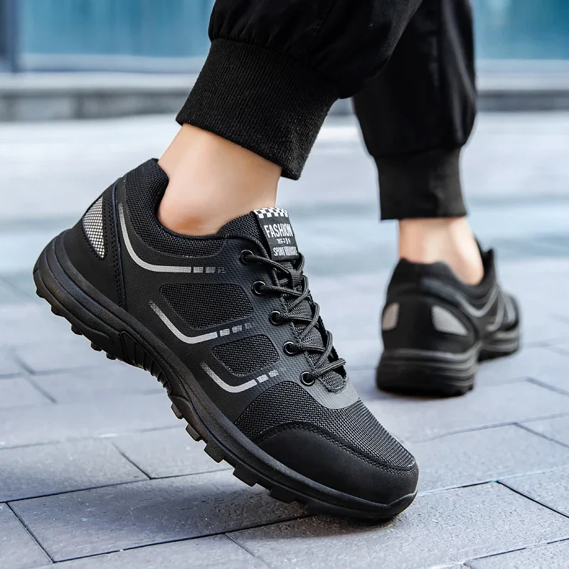 Modern Men's Black Breathable Lightweight Training Shoes