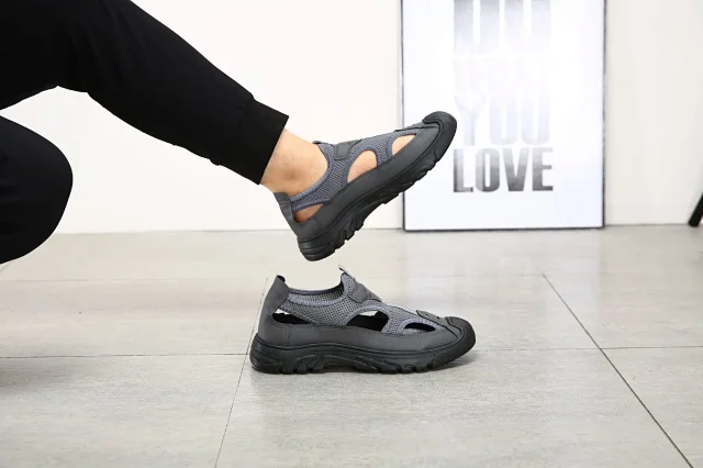 Men's Breathable Mesh Sandals Detail