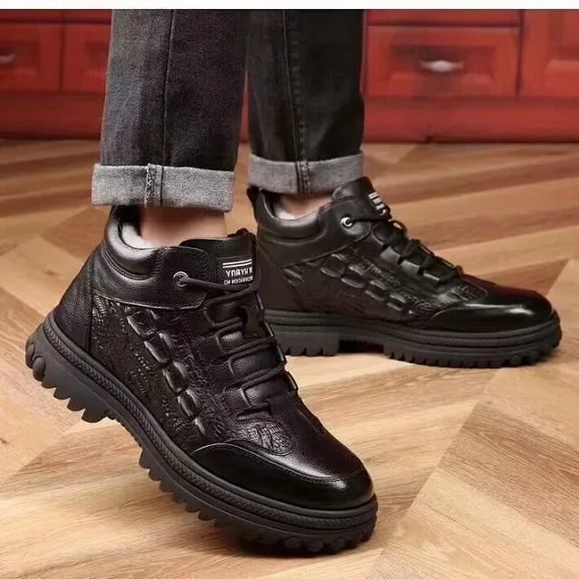 Men's High-Top Fur-Lined Winter Boots Detail