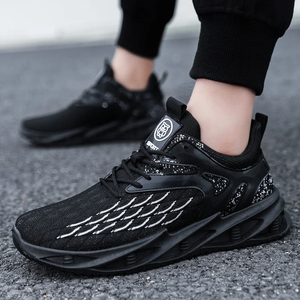 2025 Men's Lightweight Breathable Running Shoes