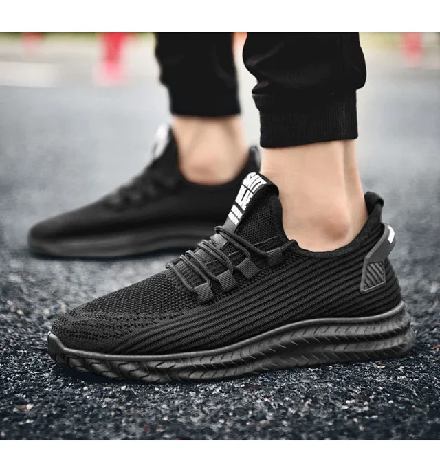 Men's Flyknit Breathable Casual Sneakers 2025 Detail