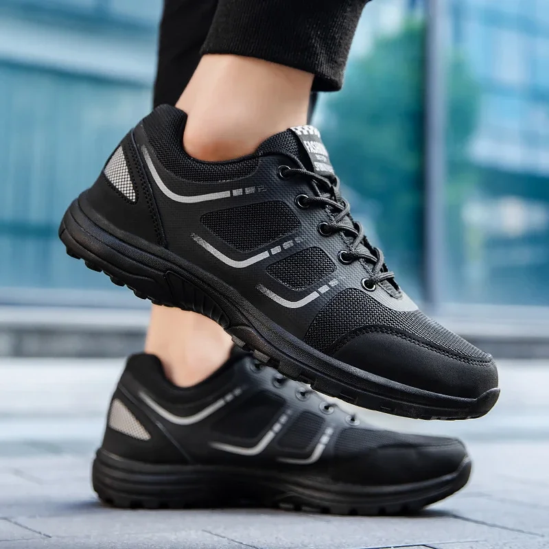 Modern Men's Black Breathable Lightweight Training Shoes