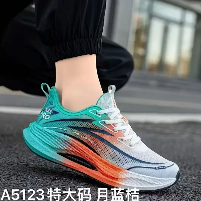 Summer Men's Gradient Mesh Running Shoes Detail