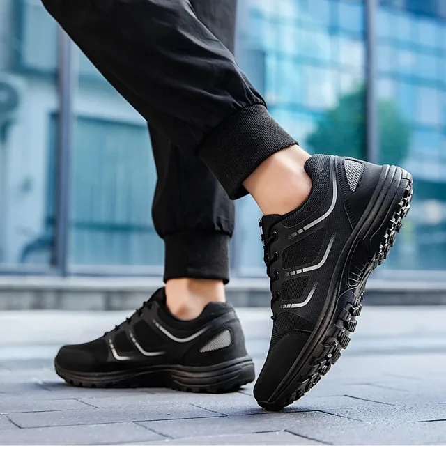 Modern Men's Black Breathable Lightweight Training Shoes Detail