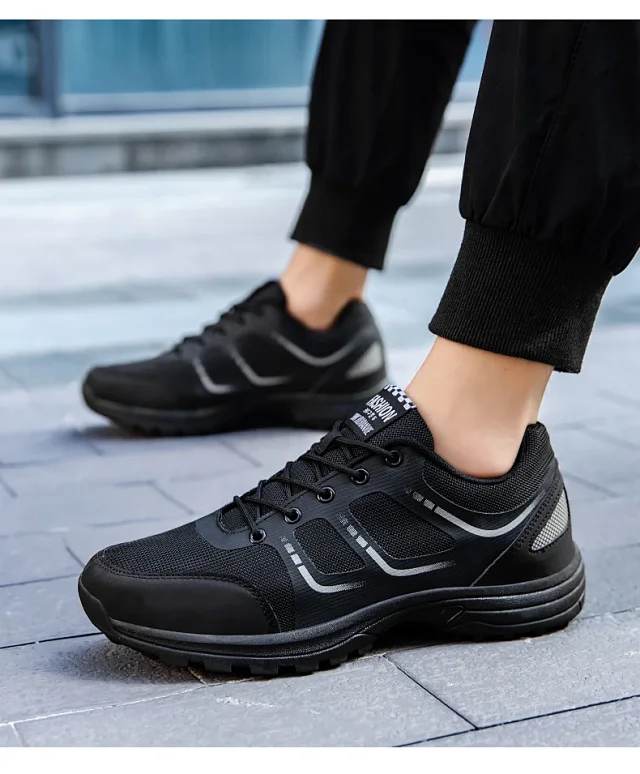 Modern Men's Black Breathable Lightweight Training Shoes Detail