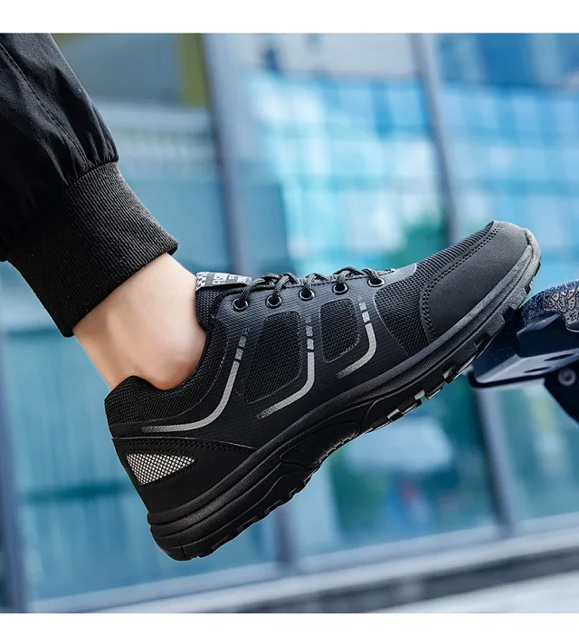 Modern Men's Black Breathable Lightweight Training Shoes Detail
