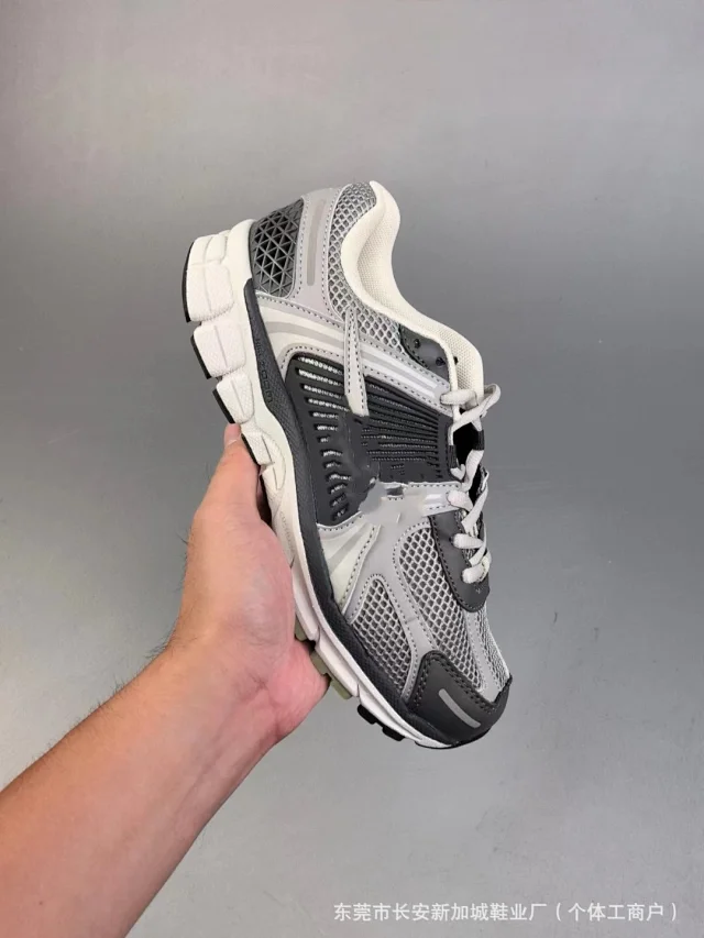 Nike Vomero 5 Low Retro Running Shoes Detail