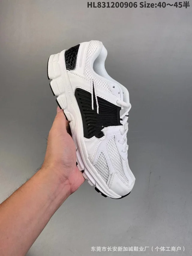 Nike Vomero 5 Low Retro Running Shoes Detail