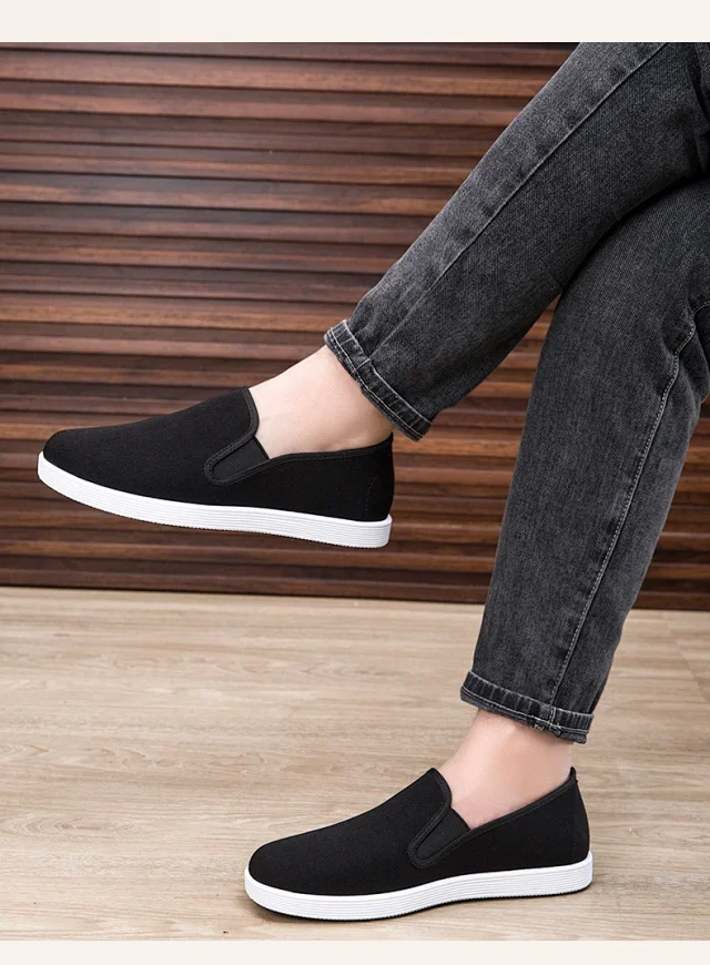 Black Men's Chinese Retro Slip-Ons Detail