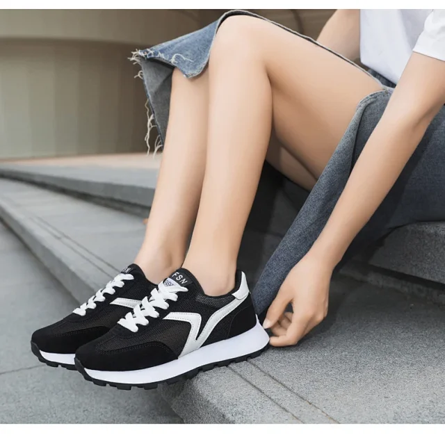 Unisex Platform Lovers' Casual Sneakers Detail