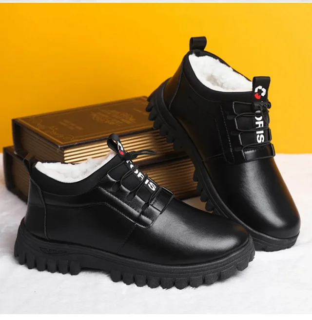 Men's Fleece-Lined Leather Snow Boots Detail