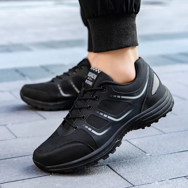 Modern Men's Black Breathable Lightweight Training Shoes
