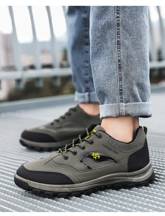 Men's Winter Fleece-Lined Hiking Sneakers Detail