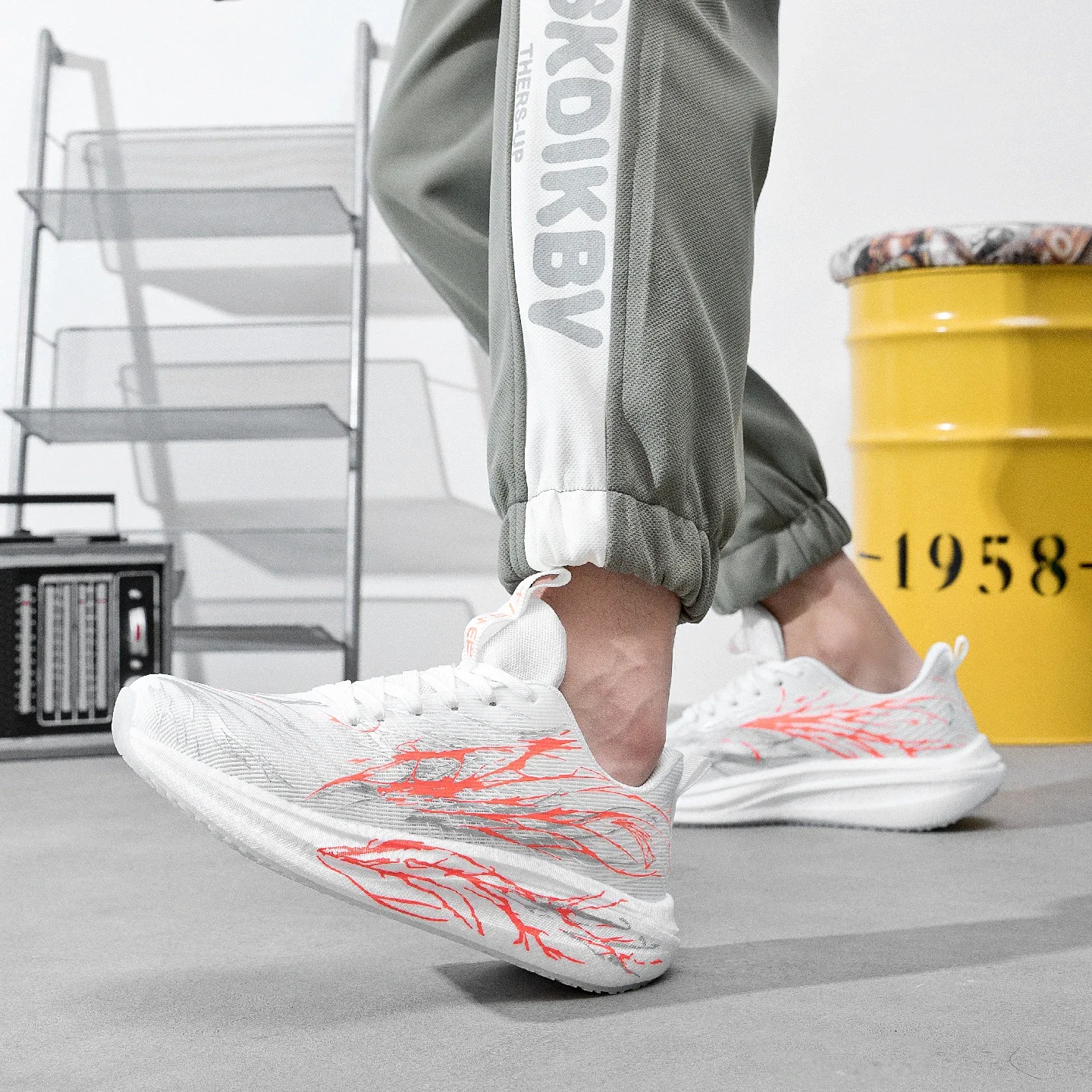 New Couple Ultra-Light Carbon Running Shoes