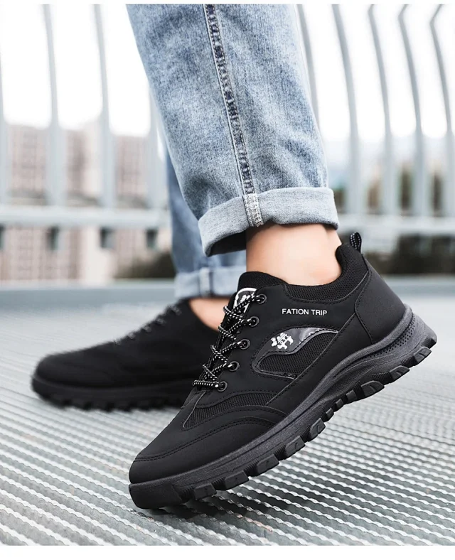 Men's Winter Fleece-Lined Hiking Sneakers Detail