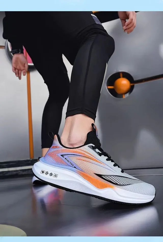 Men's Oversized Korean Flyknit Runners 2025 Detail