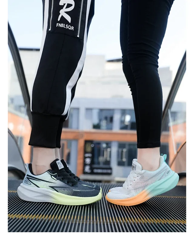 Summer Couple Ultra-light Chunky Mesh Runners Detail