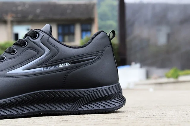 Men's Leather Low-Top Casual Sneakers Black Detail