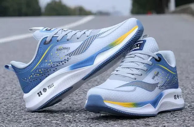 Men's Featherlight Cushioned Lifestyle Runner Detail