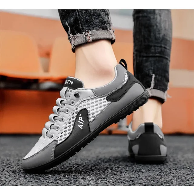 Men's Breathable Slip-On Mesh Slippers Detail