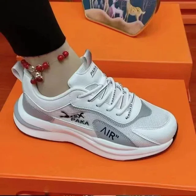 New Couples Lightweight Leather Dad Sneakers Detail