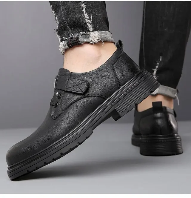 Men's Leather British Slip-On Chunky Boots Detail