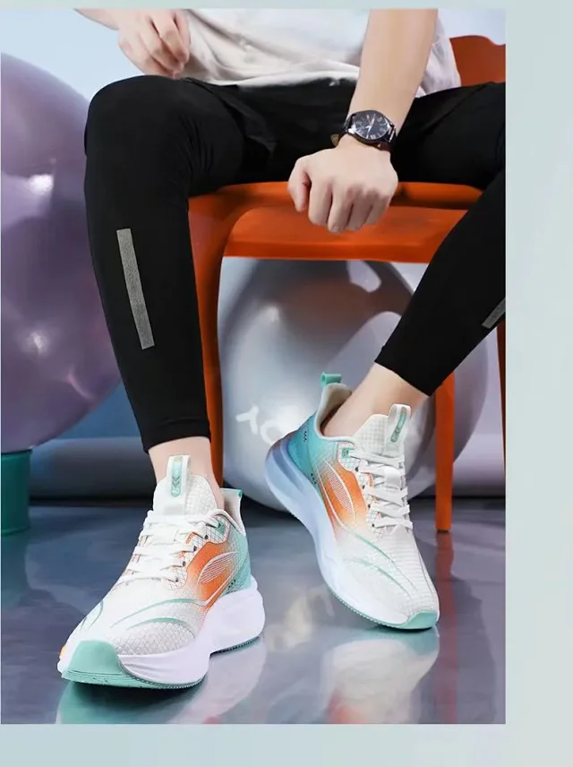 Men's Spring 2025 Knit Soft Lightweight Runner Style Detail