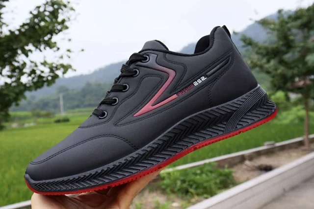 Men's Leather Low-Top Casual Sneakers Black Detail