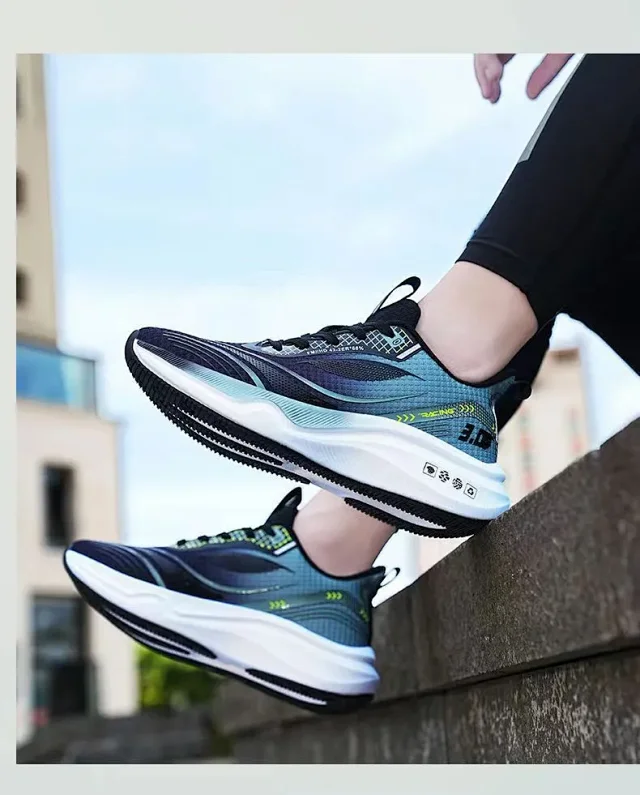 Men's Spring 2025 Knit Soft Lightweight Runner Style Detail