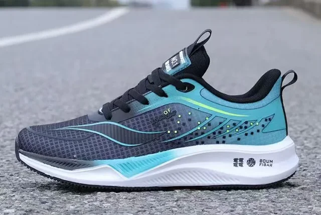 Men's Featherlight Cushioned Lifestyle Runner Detail