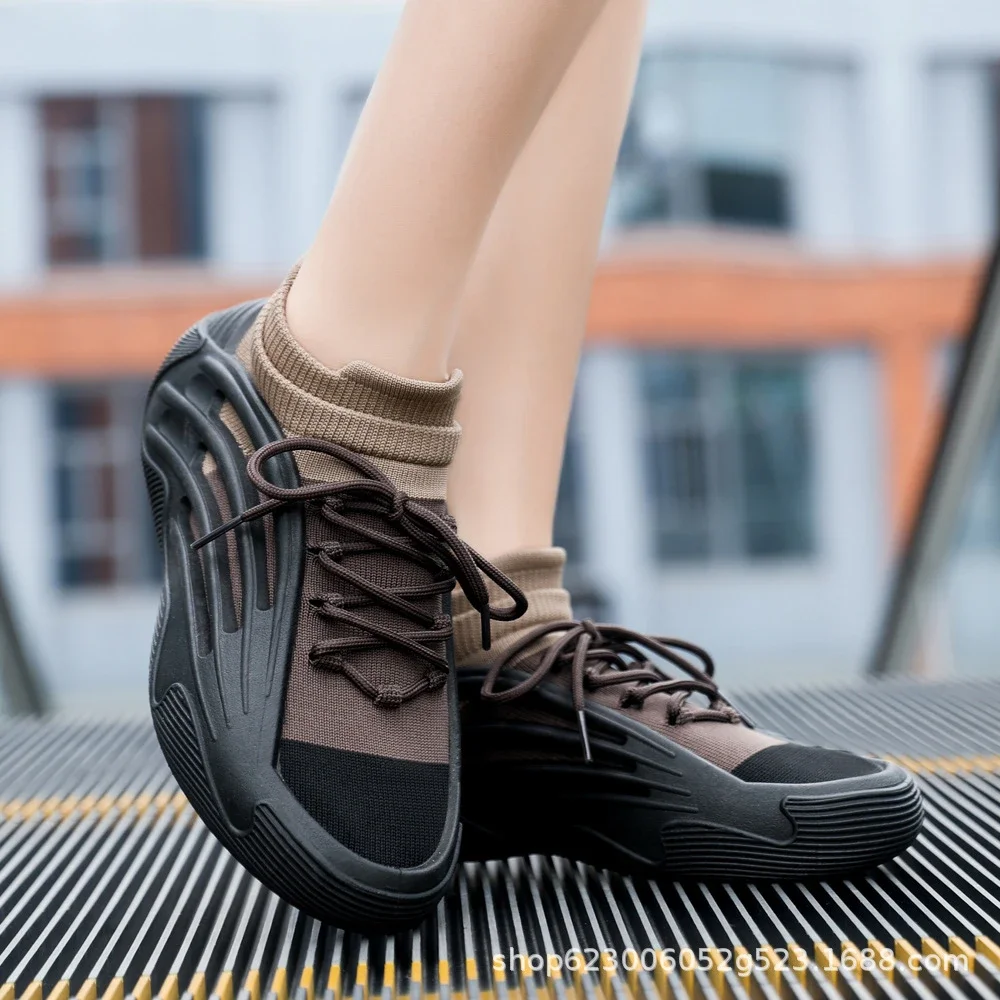 Lightweight Flyknit Women's Sneakers